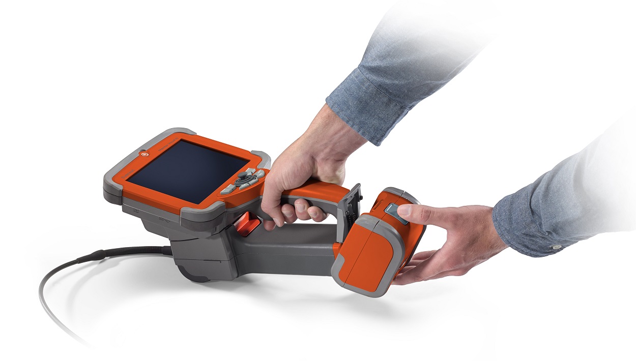 按照接口正確安裝鏡頭、電池等部件